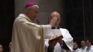 Les Saintes huiles à la messe chrismale