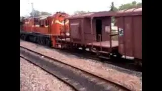 Amazing parallel action at Gooty. WDP4 overtakes WDG 3A