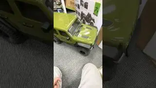 ホライズンホビ―　HORIZON　HOBBY　1/6 SCX6 JEEP JLU WRANGLER 4WD ROCK CRAWLER RTR: SILVER　Axial - AXI05000T1