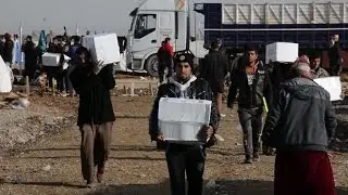 Iraqis fleeing Mosul flock to displacement camps