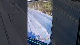 Подождите&hellip; она действительно не видела столб?? 😭 #шорты