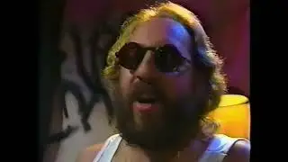 Lonn Friend about Vince Neil (Motley Crue) wearing Bell Bottom Trousers 1991.10.12 (HB Full HD)