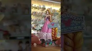 Look at this pretty Rapunzel 😍 from Jim Shore Disney traditions #disneyunboxing #jimshoredesigns