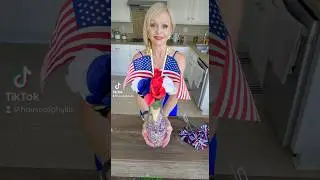 Easy patriotic centerpiece & hostess gift! #explorepage #diy #patrioticdecor #centerpiece #patriotic