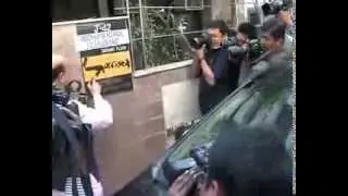 Live video: Vijay Jolly writes 'accused' on Shoma Chaudhury's gate