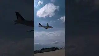 🛬 Crazy plane landing in Catania Italy #extreme #landing #crazy #plane #viralshort #beach