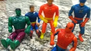 MEGO Pocket Heroes / Comic Action Heroes review - Mike Plays With Toys #10