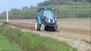 New HOLLAND TL90 + erpice al lavoro
