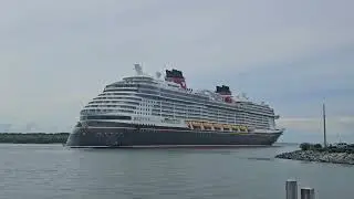 Cruise Ship Disney Treasure - Musical Horns