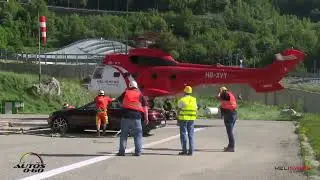 Transporter une voiture par hélicoptère au sommet du d'une montagne. Héliportage Super Puma