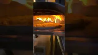 Sizzling hot oven - sissend hete oven - for super delious pizza