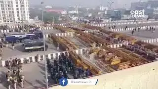 Delhi police create make shift barricades to stop protesting farmers | Eastnews