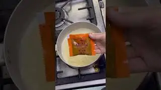 Куатро сыр Булдак рамен со вкусом острой курицы | С сыром 🧀 🔥#buldakramen #buldak #shorts #fypp