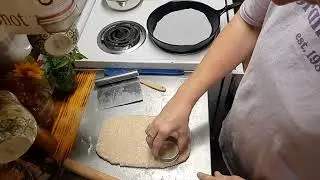 Spelt biscuits and testing a pasta extruder.
