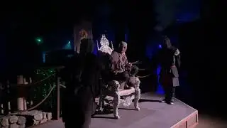 Knife fight on the Throne! | Knott&rsquo;s Scary Farm | The Gauntlet Scare Zone 2025