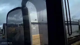 En camion semi-remorque en partant d'une scierie 