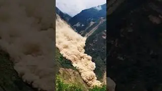 Amazing landslide scene #landslide  #landscape #dramaticmoment