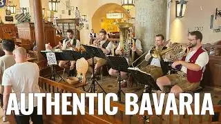 Oompah Band inside Hofbr&auml;uhaus