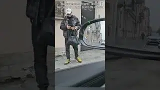 😡🚕 &ldquo;Выходи!&rdquo; Таксист вышвырнул наглого закладчика &mdash; камеры всё сняли #глазамитаксиста #треш