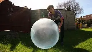 THE BIGGEST WUBBLE BUBBLE FOOTBALL!