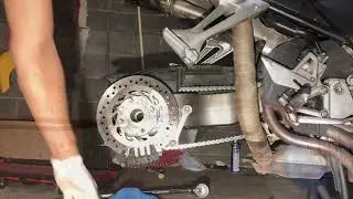 02-09 VFR800 Rear Axle Hub Removal