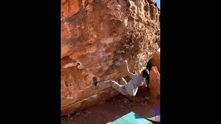 Red Rock Bouldering | Monkey Bar Traverse (V6)