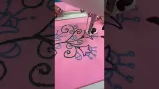 No foot embroidery on a regular sewing machine! Yes you can do this! #sewinghacks