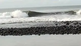 Olas en La Bocana. El Tunco. Surfeando en Surf City. El Salvador 