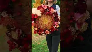 Каркасный осенний букет с кленовыми листьями