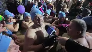 Niepokonani Jaworzno morsowali dla WOŚP przed Galerią Galena
