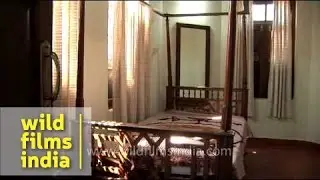 Bedrooms with modern amenities: Kabini River Lodge, Karapura