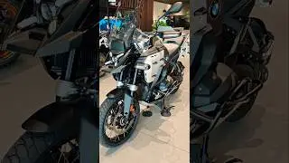 BMW R 1300 GS Adventure Triple Black X BMW R 1300 GS Adventure Trophy