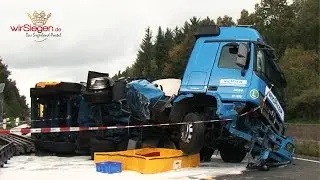 Tanklastzug auf A45 umgestürzt - Feuerwehr im Einsatz (Olpe/Freudenberg - NRW)