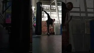 Как бить вертушку? ✅How to through a round kick? #boxing #fitness #sport #mma #kickboxing #дзюдо