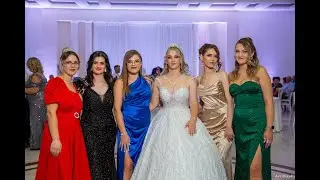 Shoqet marrin vallen ne dasmen e Kristines.