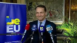 &lsquo;Iran&rsquo;s proxies played with fire, now it&rsquo;s burning them&rsquo;! Polish foreign minister Radek Sikorski