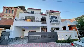 Роскошный белый дом площадью 12 Марла продается в районе CBR Town в Исламабаде