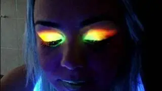 Maquiagem Fluor + Luz Negra