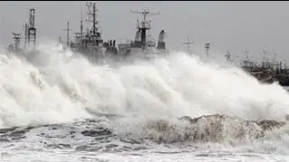 Cyclone Phailin 40 km away from Gopalpur in Odisha