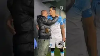 VISITAS CHILENAS 🇨🇱 DE LUJO: Eugenio Mena y Marcelo D&iacute;az se acercaron a saludar al plantel de Racing
