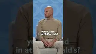 Медик скорой помощи узнал меня.