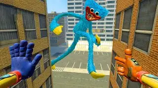GIANT HUGGY WUGGY FROM POPPY PLAYTIME LEAPS RIGHT AT ME BETWEEN THE BUILDINGS! | GARRY’S MOD
