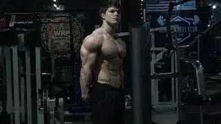 THE ONLY 17 YEAR OLD IN THE WORLD TRIES BENCHING