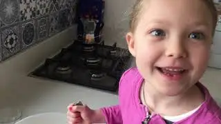 Shopkins Delight reveal a simple playdough recipe, lasts for a long time and so much fun!!!