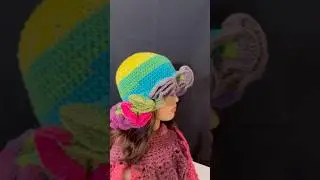 вязаная крючком шапка с разноцветными оборками #вязание крючком #вязание крючком #сделай сам