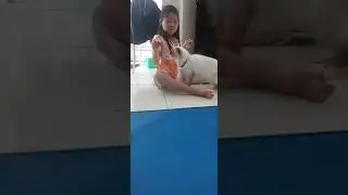 Kelakuan ade en mika..ada yg mau..dikejar deh😅