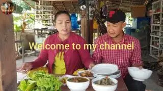 Vlog 1530. អាហារថ្ងៃត្រង់ សម្លម្ជូរព្រលិតត្រីរស់ ត្រីចៀនទឹកត្រីស្វាយ ទឹកគ្រឿងបន្លែស្រស់ៗ។