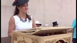 Immer wieder geht die Sonne auf (Udo J&uuml;rgens), gespielt von Friedlinde Engeser auf Raffin-Drehorgel