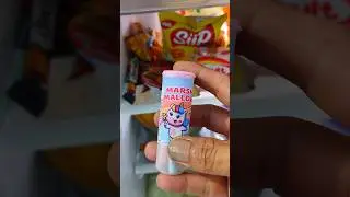 Sharing snacks for ants #shorts #antseating