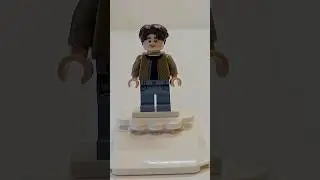 LEGO  21341 Hocus Pocus Minifigures:Max Dennison